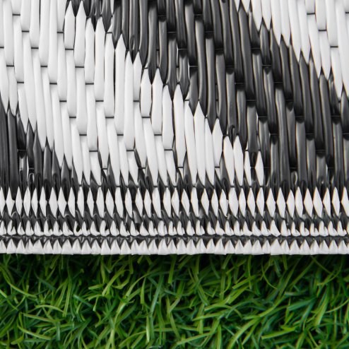 Outsunny Outdoor Rug Reversible Mat Plastic Straw Rug Portable RV Camping Mat for Garden Deck Picnic Indoor, 121 x 182 cm (4 x 6 ft), Black & White