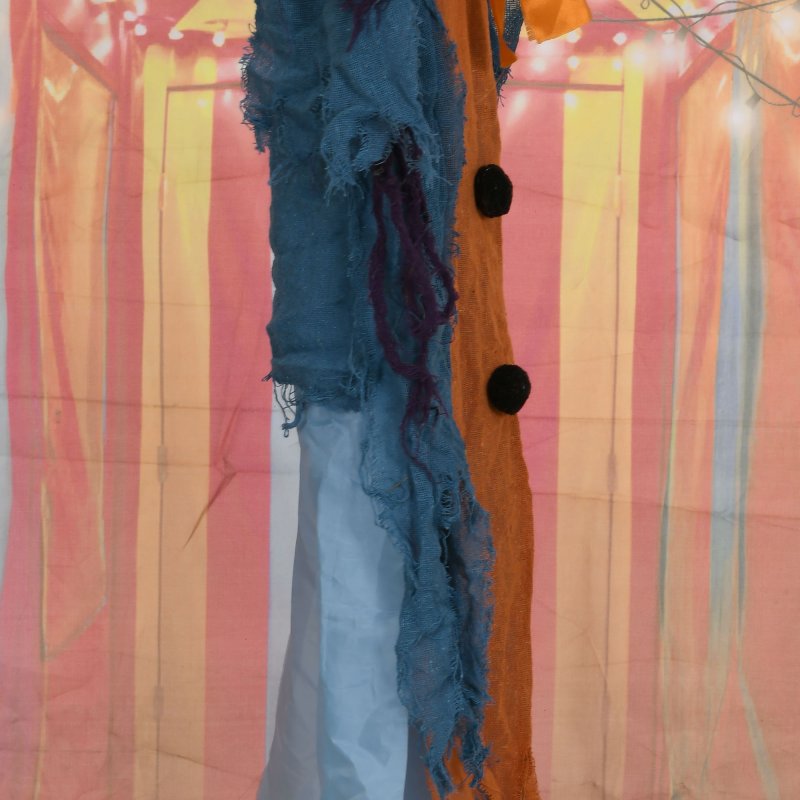 HOMCOM 168 cm Life Size Halloween Animated Standing Circus Clown with Red Light Up Eyes, Sound Activated Moving Arms & Body, Scary Clown Halloween Decorations, Battery Operated, Indoor Party Props