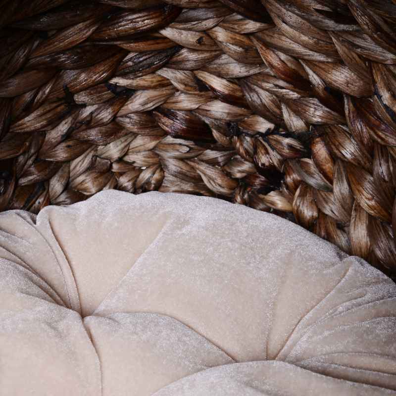 PawHut Wicker Cat House, Raised Cat Bed with Cylindrical Base, Soft Washable Cushion, Woven Water Hyacinth Cat Basket for Indoor and Outdoor, 42 x 33 x 52 cm - Dark Brown