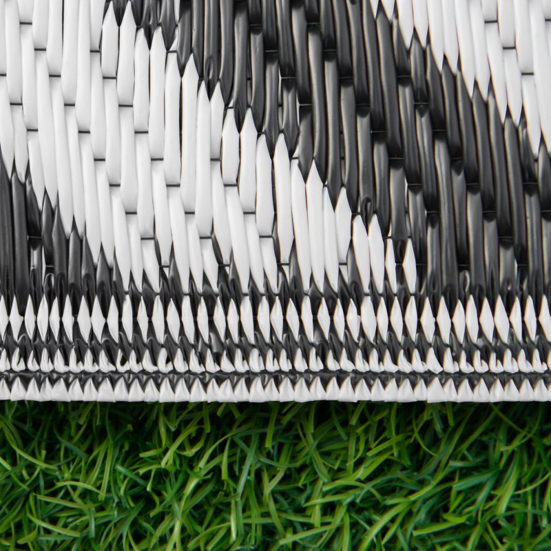 Outsunny Outdoor Rug Reversible Mat Plastic Straw Rug Portable RV Camping Mat for Garden Deck Picnic Indoor, 121 x 182 cm (4 x 6 ft), Black & White