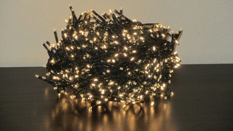2000 Ultra-Bright Warm White LED Outdoor Fairy String Twinkle Compact Lights (green cable)