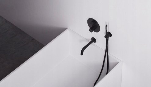 Wall Mounted Bath Faucet REA Lungo Black + Box