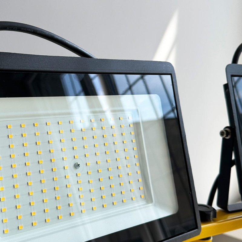 Construction LED halogen lamp on a stand RSL005-2x50N